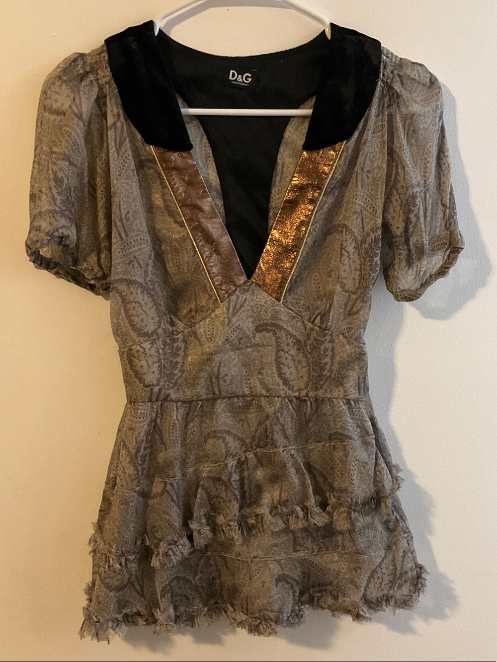 D&G Vintage Gray Paisley V‑Neck with Black Velvet Collar and Gold leather trim